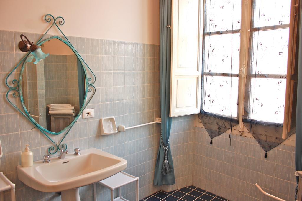 Ca' Del Sol Hotel Каляри Екстериор снимка