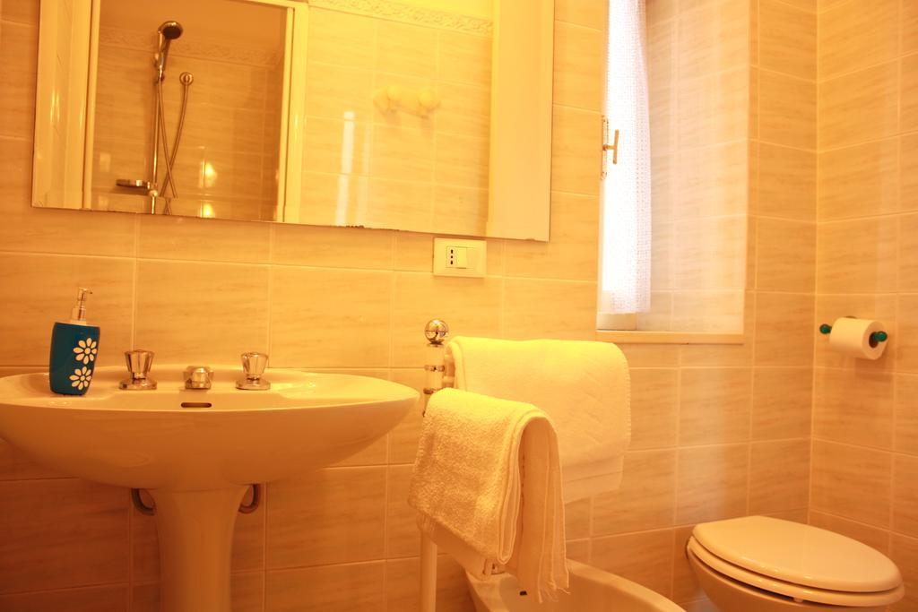 Ca' Del Sol Hotel Каляри Екстериор снимка
