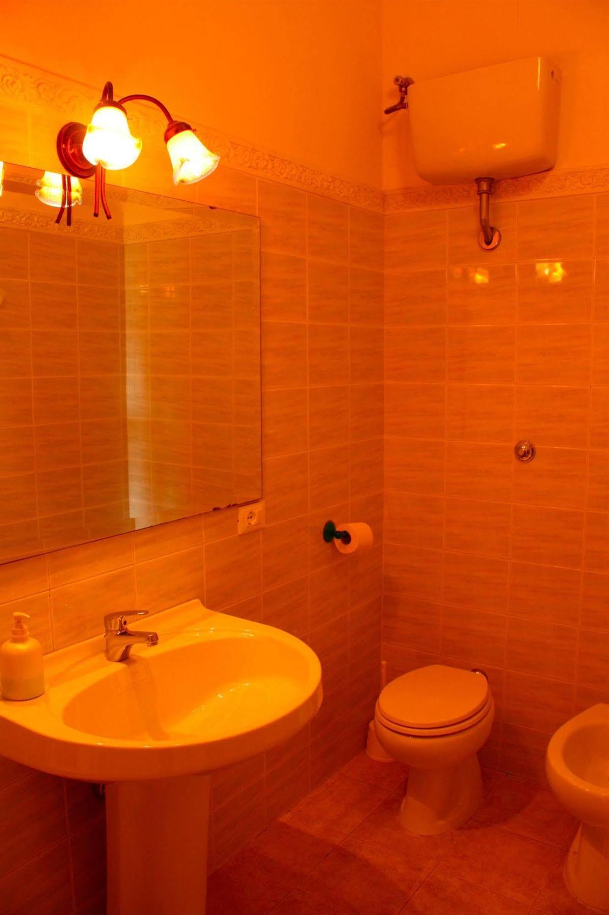 Ca' Del Sol Hotel Каляри Екстериор снимка