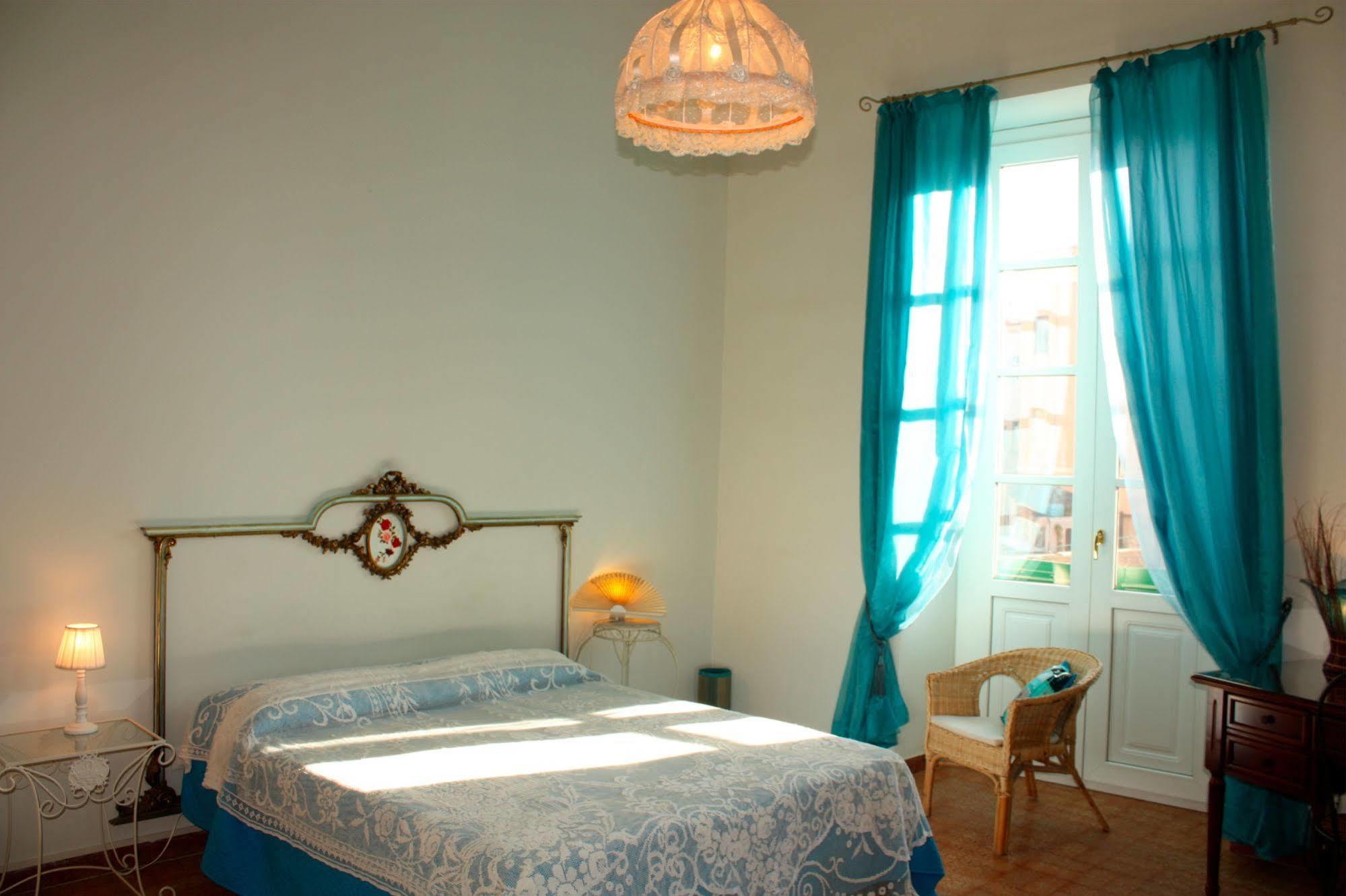 Ca' Del Sol Hotel Каляри Екстериор снимка